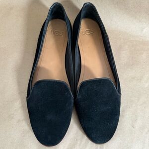 UGG Bonnie Loafer in Black Suede. Size 9